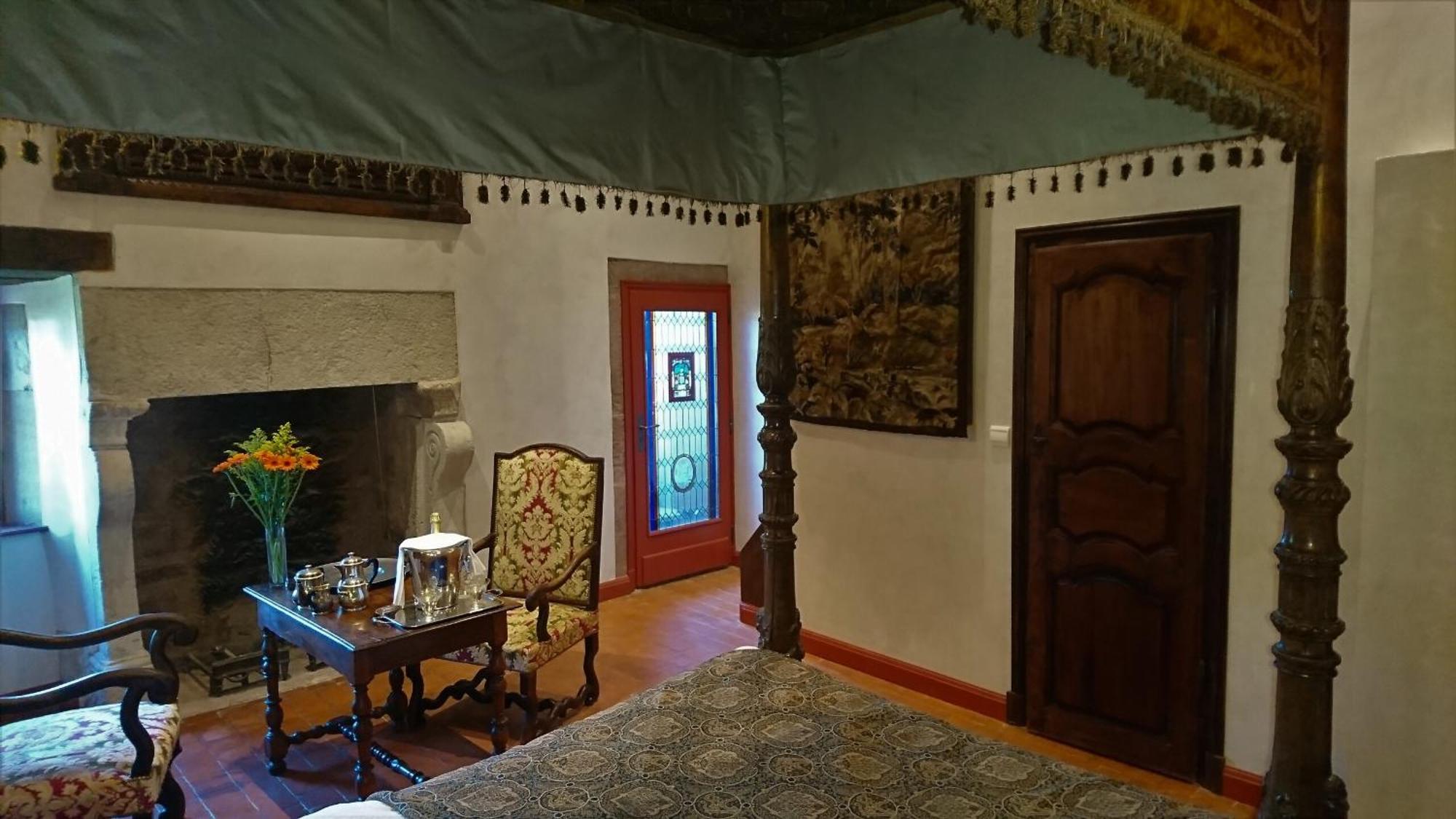 Chateau La Servayrie - Chambre D'Hotes Marcillac-Vallon Oda fotoğraf